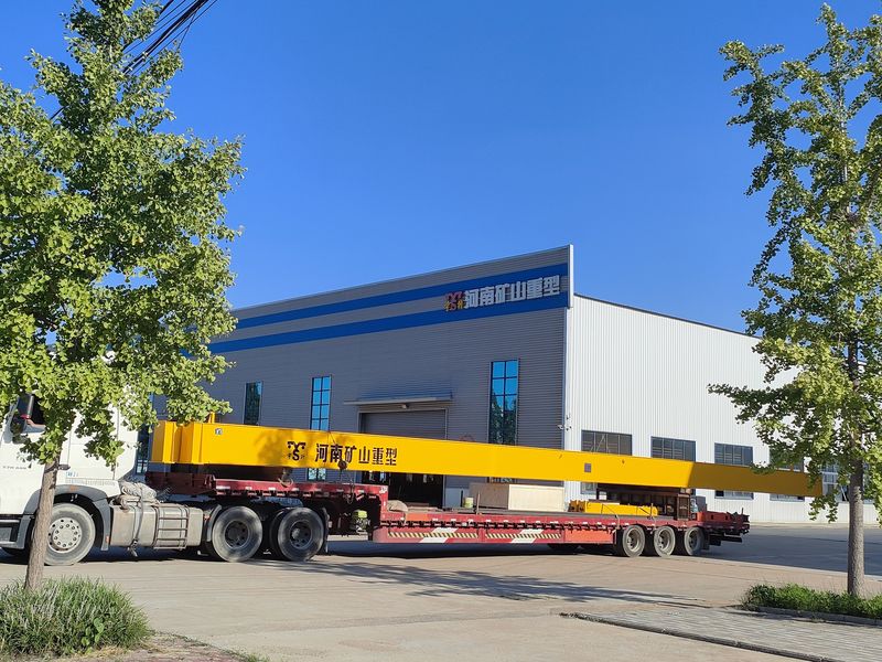 株洲某工程服務(wù)公司，選用我公司歐式雙梁起重機