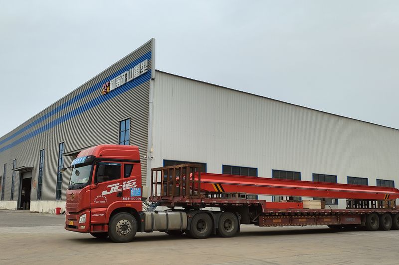 電動(dòng)單梁起重機(jī)3臺(tái) LD5t—16.8m LD3t—16.5m /2臺(tái) 制作完成，發(fā)往江西南昌交付客戶使用。